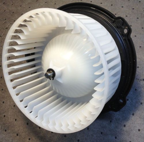 Isuzu truck genuine parts  &#034;fan motor&#034;  8-97211953-0