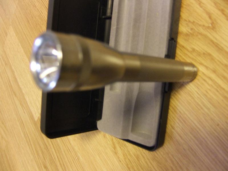 Lexus flash light - heavy duty maglite in box.