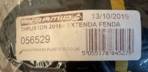 Triumph bonneville thruxton extenda fenda - pyramid plastics -unused- nr.056529