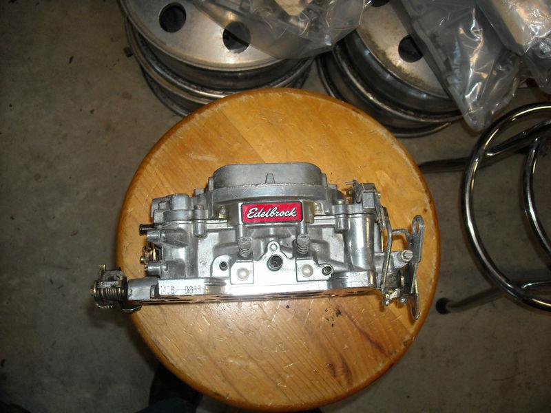 Edelbrock carburator 600cfm