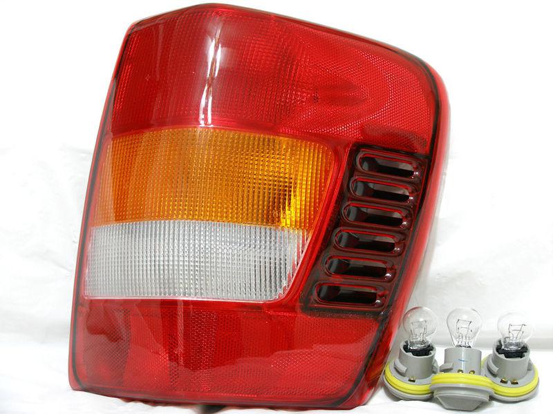 W/3 light bulbs/sockets 02-04 jeep grand cherokee rear tail light lamp r h new