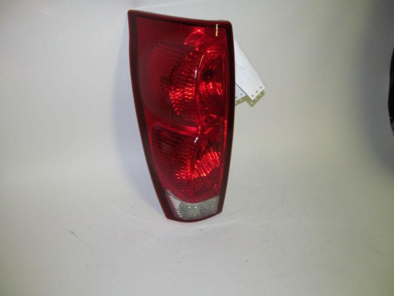 02 03 04 05 06 chevrolet avalanche oem left tail light nice!