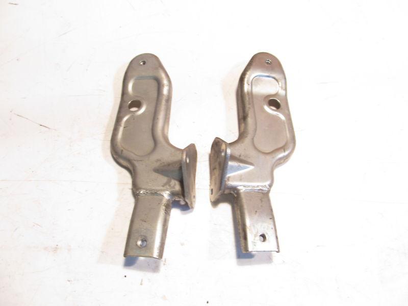 Suzuki burgman 400 an400 2008 left & right foot peg brackets 138470