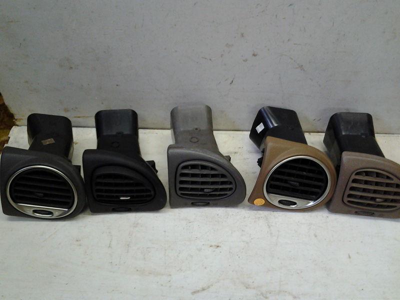 2002-2009 gmc envoy or chevrolet trailblazer vent (1)