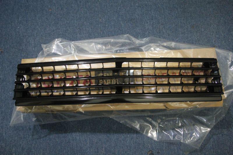 Toyota corolla ae70 te71 coupe hardtop liftback front  grille nos