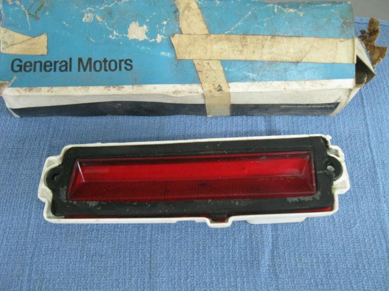 1971 buick wildcat lesabre lh rear side  marker light assembly  1013