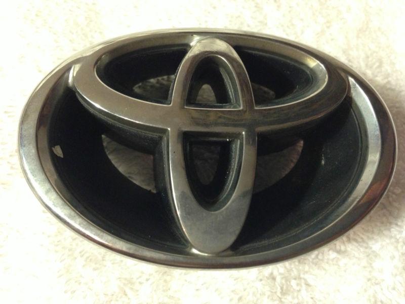 2001 2002 toyota corolla front grill emblem/logo chrome