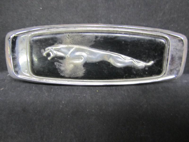 Jaguar cat emblem ornament oe cat faces left                                "g"