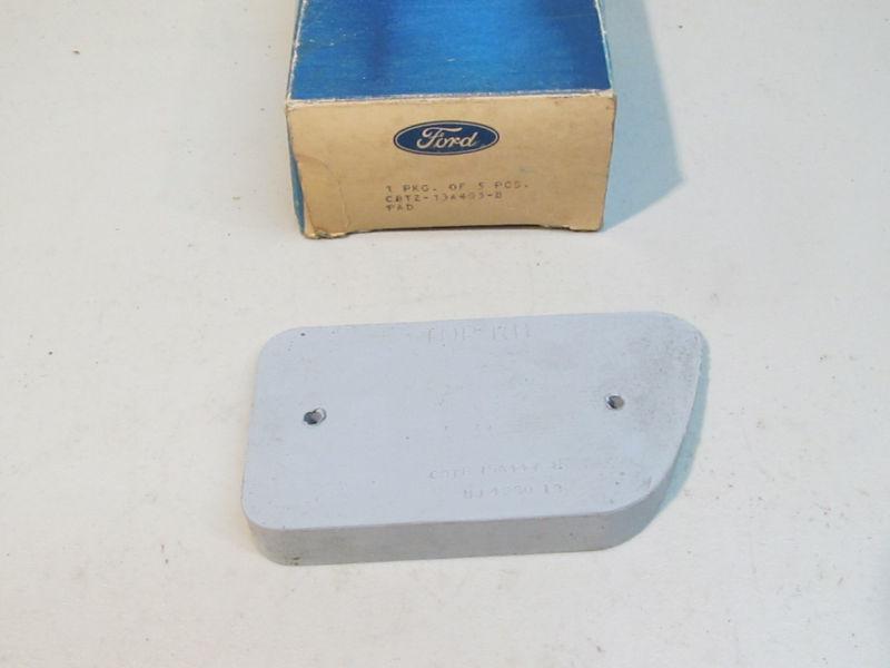 Nos 1968-1969 ford truck f-100/250 rh rubber mounting pad for bedside reflector