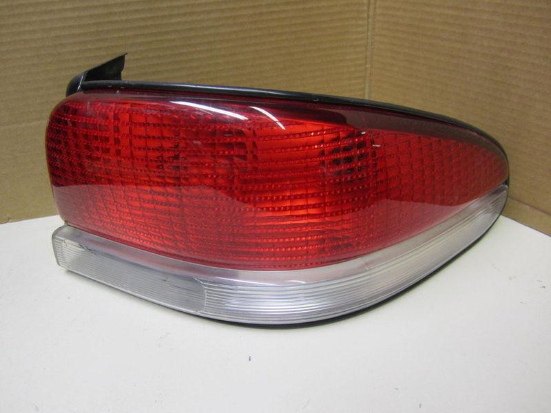 Chrysler cirrus 95 96 97 98 99 00 1995-00 tail light passenger rh right oe