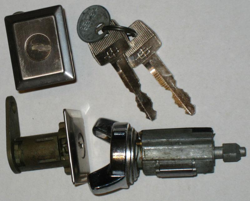 Nos 1974 continental & mark iv cylinder & key set d4vy-6522050-a  75,76?
