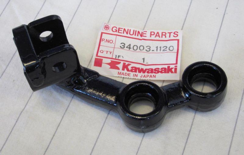 Kawasaki kz750 m1 csr twin 1982 l.h footrest bracket holder step 34003-1120 nos