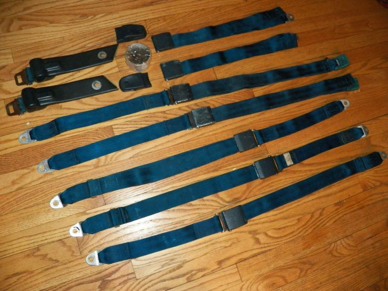 Chrysler (mopar) 1968 - 70 b body blue seat belts