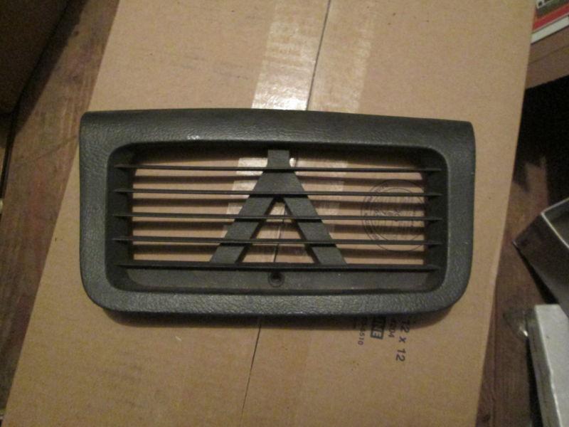 Chevrolet cavalier center dash defrost vent 95-05 oem