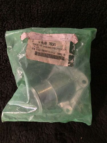 Jaguar xjr xj8 xkr xk8 thermostat housing and inlet pipe nos oem aj87639 2000-03