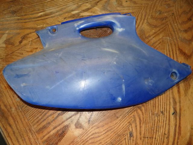 00 yamaha yz426f_yz426_f_yz400_98-99-01-02_right side number plate_plastic