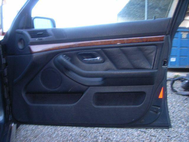 Bmw 530i 4dr e39 interior door panel assembly r/f v11199