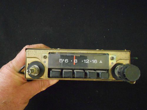 Mitsubishi  vintage am car radio 5705cr-b serial # 32158151