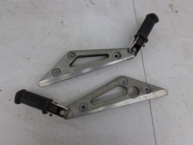 1981 yamaha xj550 maxim 550 rear passenger footpegs foot pegs