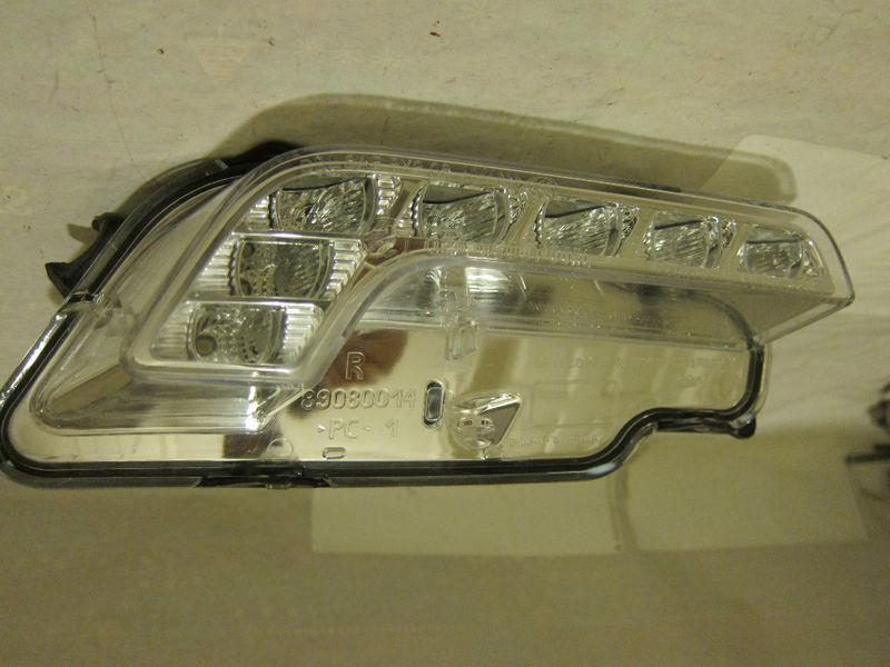 2010 mercedez e-class oem used rh-passenger fog light * led*