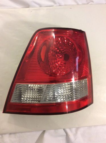 2003-2006 kia sorento passenger side tail light