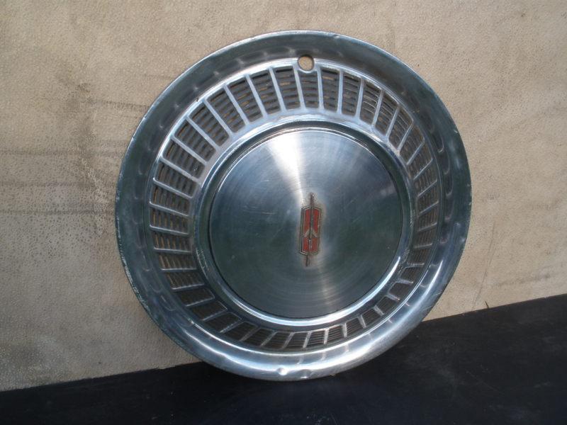 Oldsmobile toronado  hubcap 15 " wheel cover (1) early models, driver condition