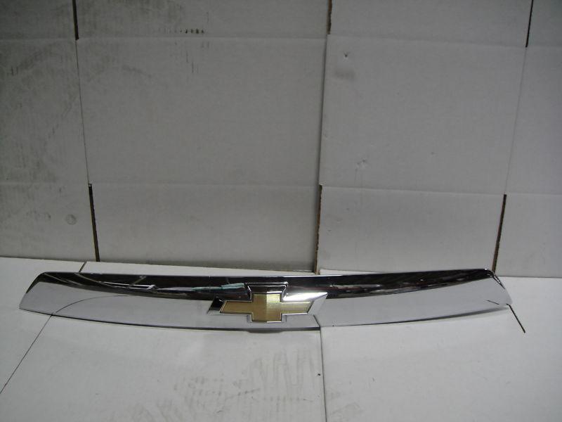 2008 2009 2010 2011 chevy equinox lift gate applique chrome oem part# 20881056