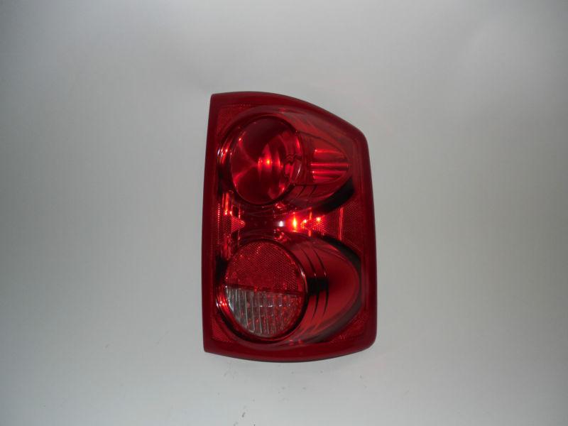 05 06 07 08 09 2010 2011 dodge dakota oem right tail light nice!