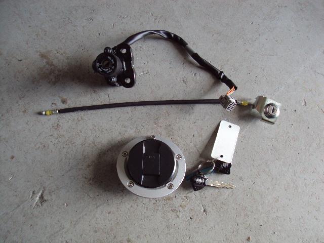 11 12 suzuki gsxr 600 750 ignition, gas cap, seat lock & 2 keys nn