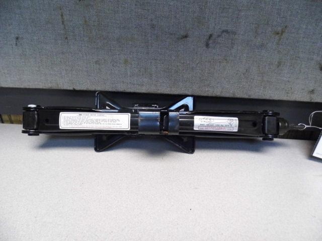 Spare tire jack assembly with wrench 01 02 03 04 05 06 santa fe 421980