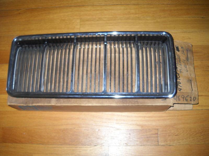 Nos 1973 pontiac luxury lemans passenger side grille