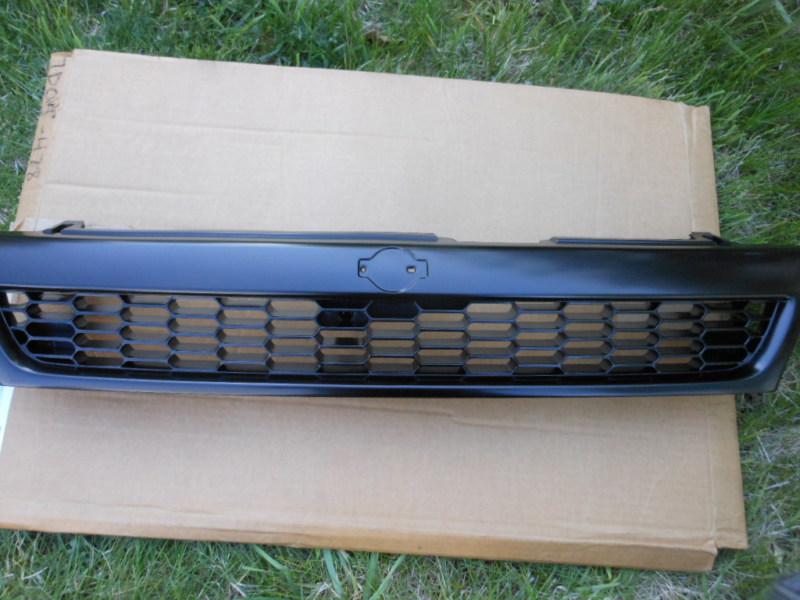 Grille  nissan altima 1993  1994  black  brand new