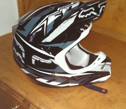 Fox v3 helmet medium. thor bell shoei arai shift fly answer msr motocross