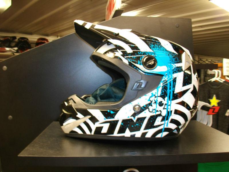 New one industries youth dirtbike helmet blk/wht size medium