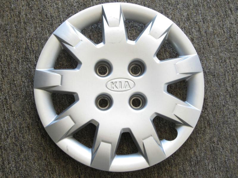 Factory kia hubcap, fits on optima years 2002 - 2006 car.