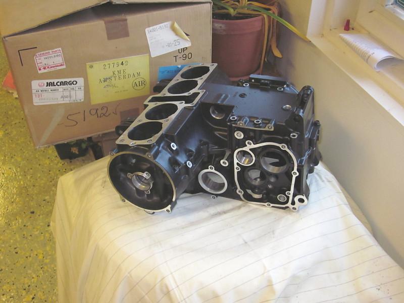 Kawasaki zx600 a b ninja gpz 600 r -85-87  engine crankcase 14001-5192 nos