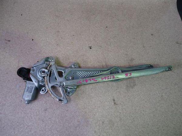 Toyota fun cargo 1999 front right door regulator [4713120]