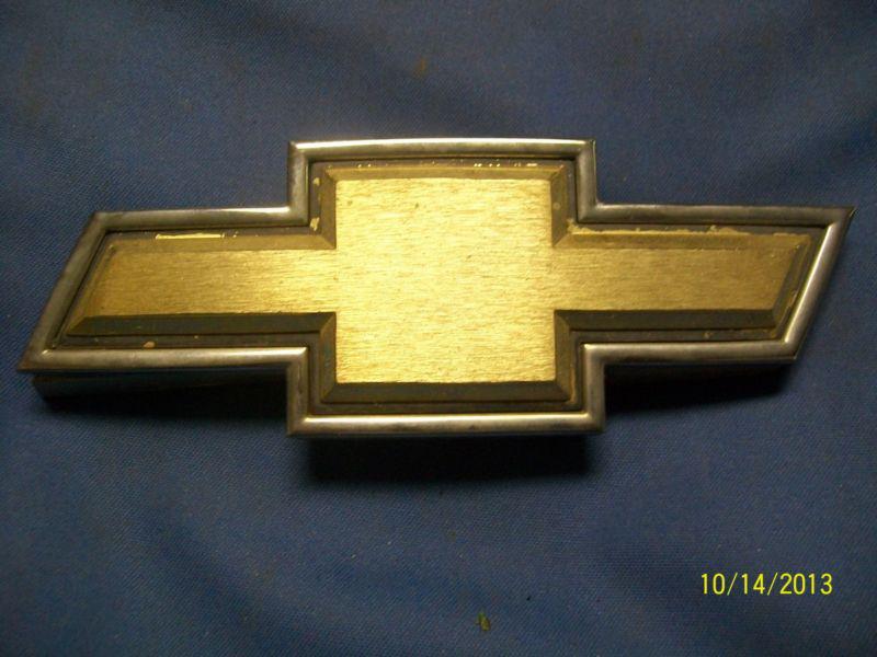 Chevrolet truck grill emblem nice condition! silverado, full size van and more