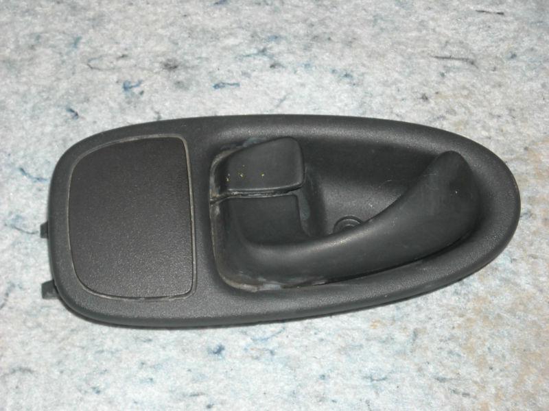 00 saturn s series inside door handle l/r