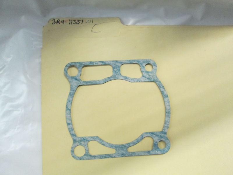 Yamaha it250 1981-1983, yz250 1980 nos cylinder base gasket p.n. 3r4-11351-01