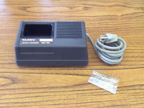 Yaesu nc-35 desk top quick charger for fth-2070 and fnb-15, fnb-16 batteries