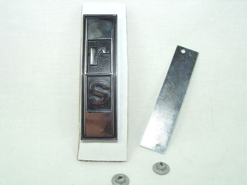 1967-68 camaro rs grill emblem with retainer &amp; speed nuts show quality