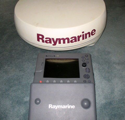 Raymarine c series display with pathfinder radar