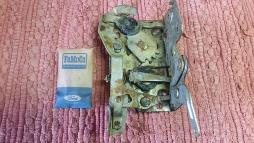 Nos ford c5az-5426413-a 65 66 galaxie lf drivers door latch lock assembly