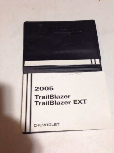 2005 chevy trailblazer &amp; ext owner&#039;s manual &amp; case set