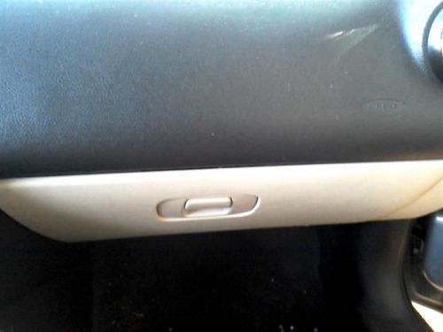 G6        2007 glove box 273907