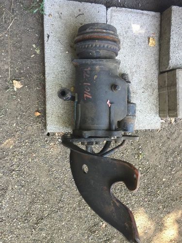 Chevy truck air conditioning compressor unit w/brackets