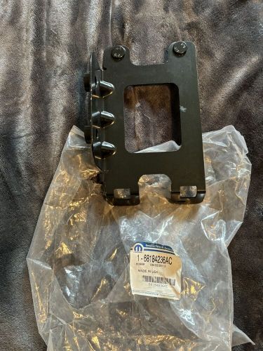 New oem 2015-2017 mopar jeep transmission control bracket 68184236ac