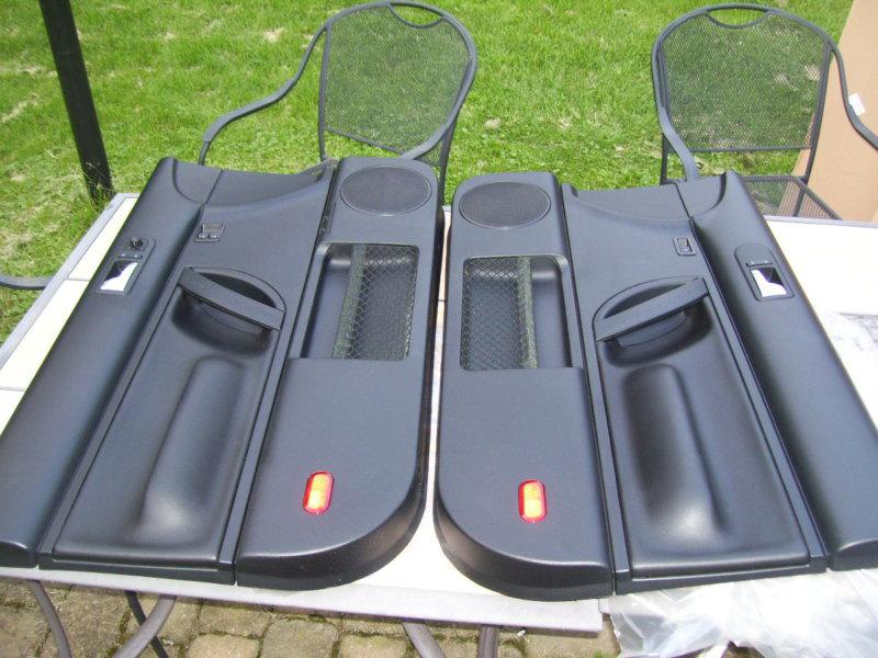 2010 volkswagen beetle door trim panels  right left black close to new 10