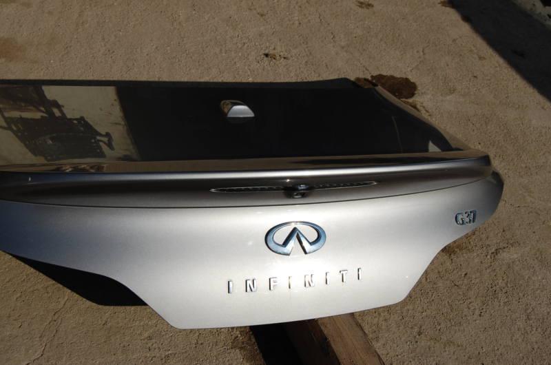 2010  2013  infiniti g37  trunk lid covertible used good condition  spoiler type